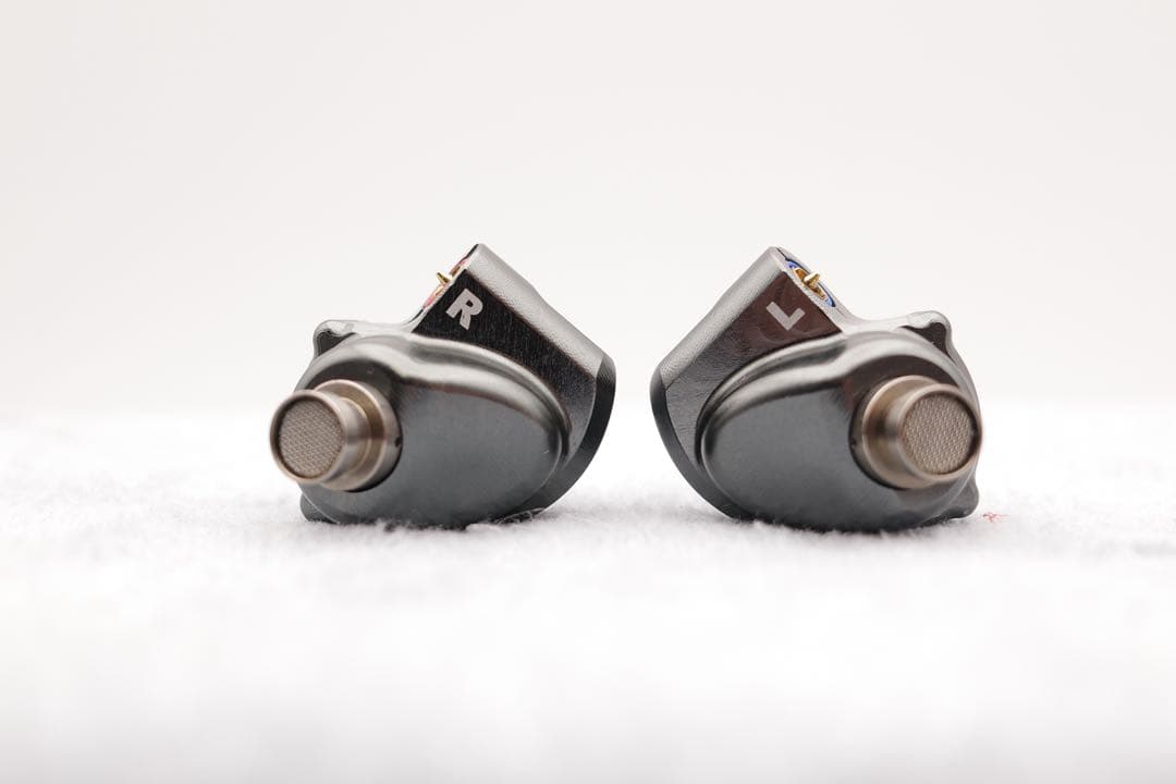 【最終価格・美品】acoustune HS1697TI(1DD)