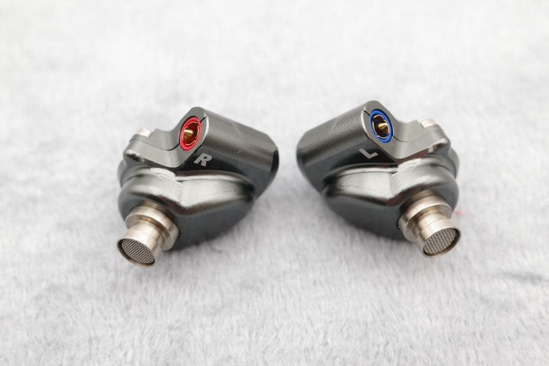 【最終価格・美品】acoustune HS1697TI(1DD)