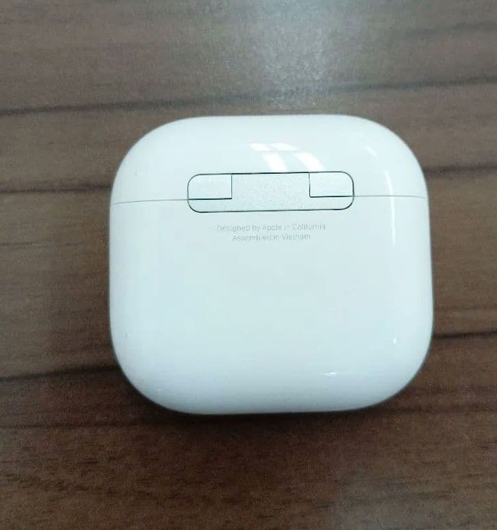 数回使用　Apple AirPods4 本体 MXP63J/A 充電ケース付き