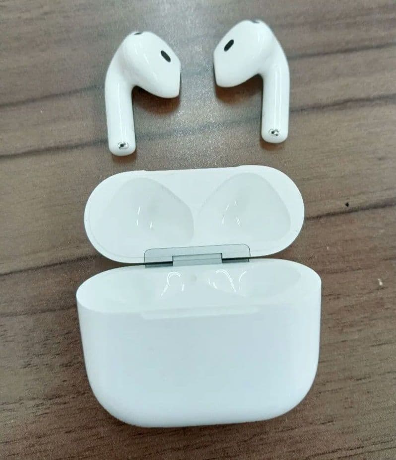 数回使用　Apple AirPods4 本体 MXP63J/A 充電ケース付き