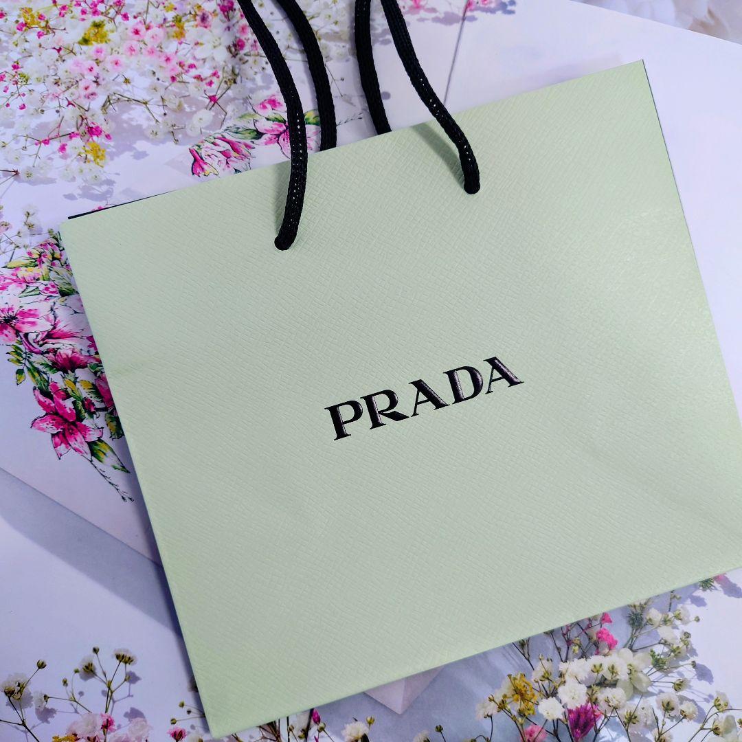 【新品】PRADA 限定色ブルーパッケージ　クッションファンデーションLN10