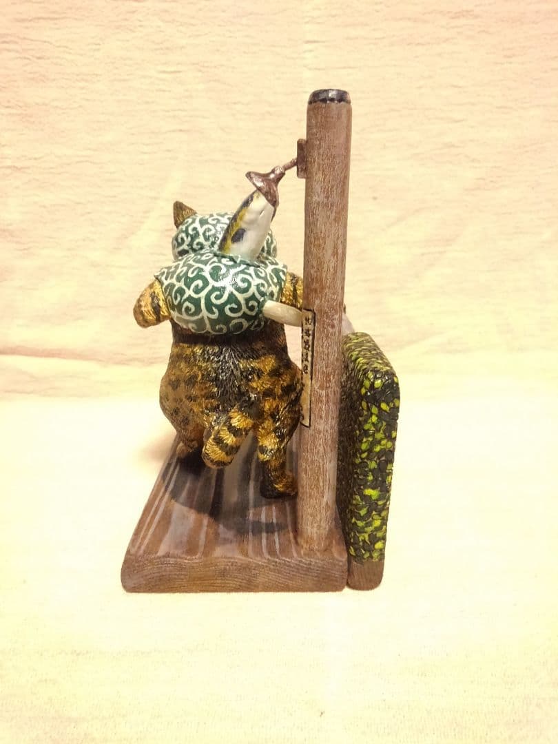 木彫りのキジトラ泥棒猫（昭和レトロ編）