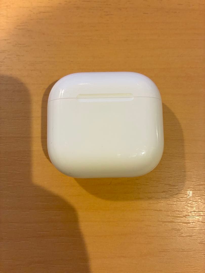 AirPods 4本体 アクティブノイズキャンセル機能　充電ケース付き ホワイト