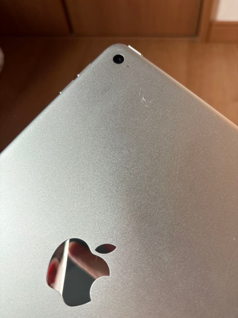 iPad mini4 128GB Wi-Fiモデル　①