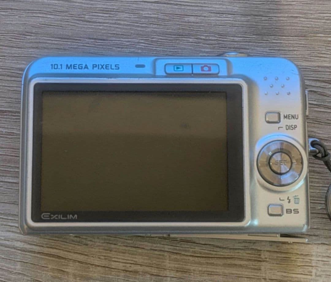 ♥限定お値下げ♥カシオ CASIO EXILIM EX-Z1050 シルバー
