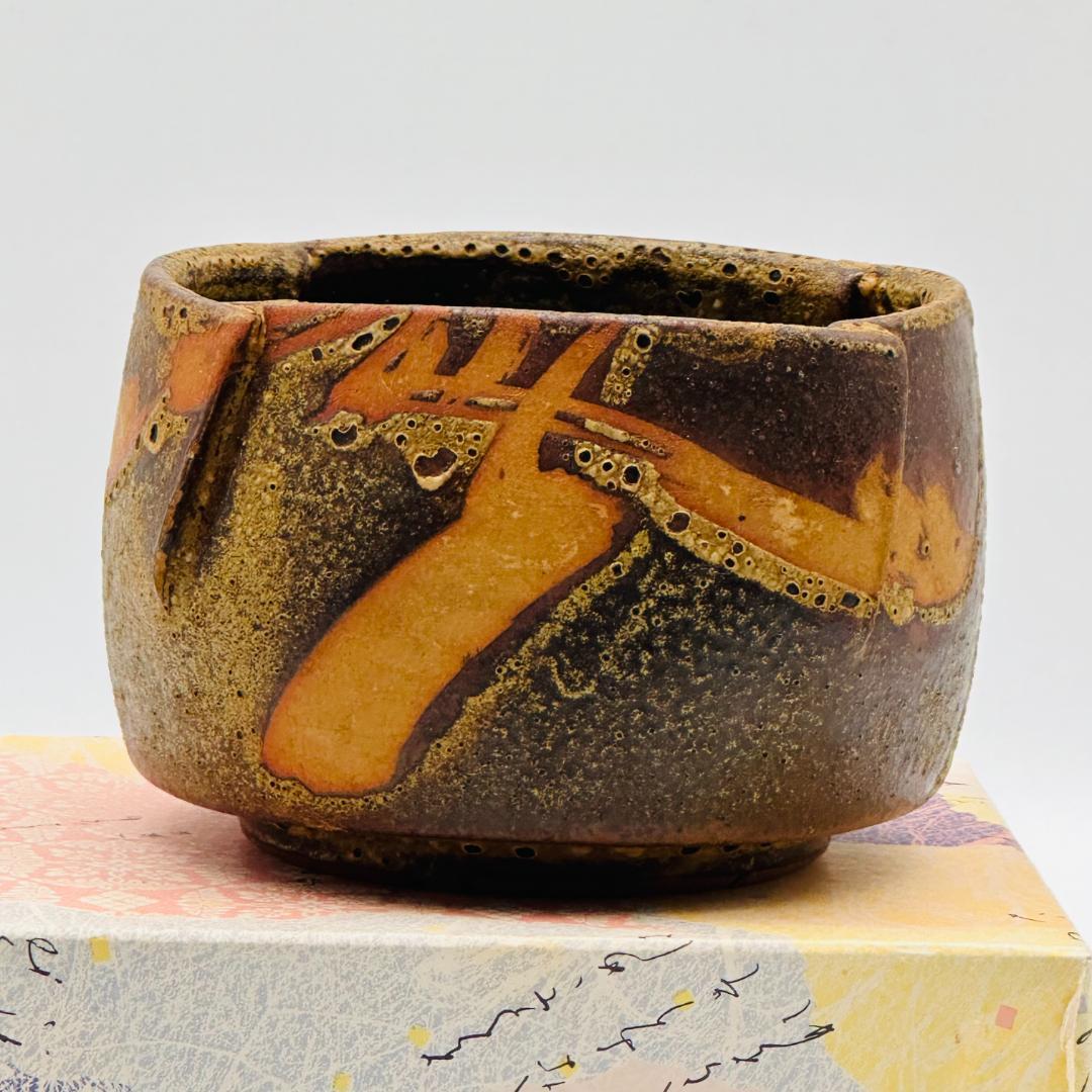 T京焼　茶道具　茶器　切合せ茶碗　座り招き寅(白)