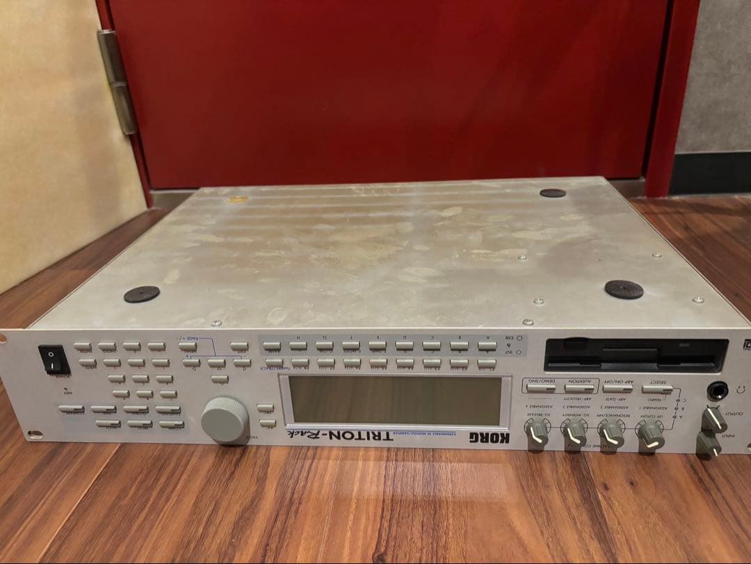 a*x様 KORG TRITON-Rack