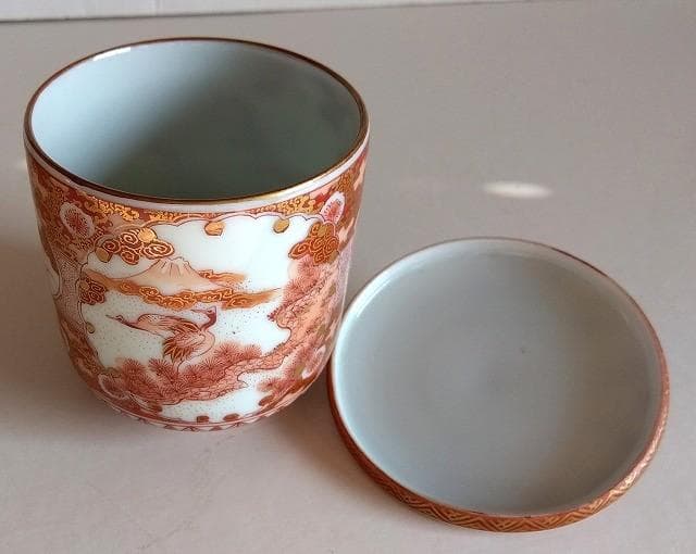 初代 橋田与三郎 赤絵金彩富士飛鶴松図茶碗　蓋付　佐野赤絵