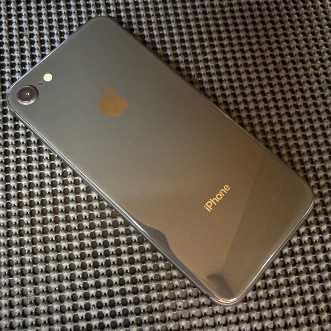 美品 iPhone 8 64GB スペースグレー SIMフリー バッテリー98%