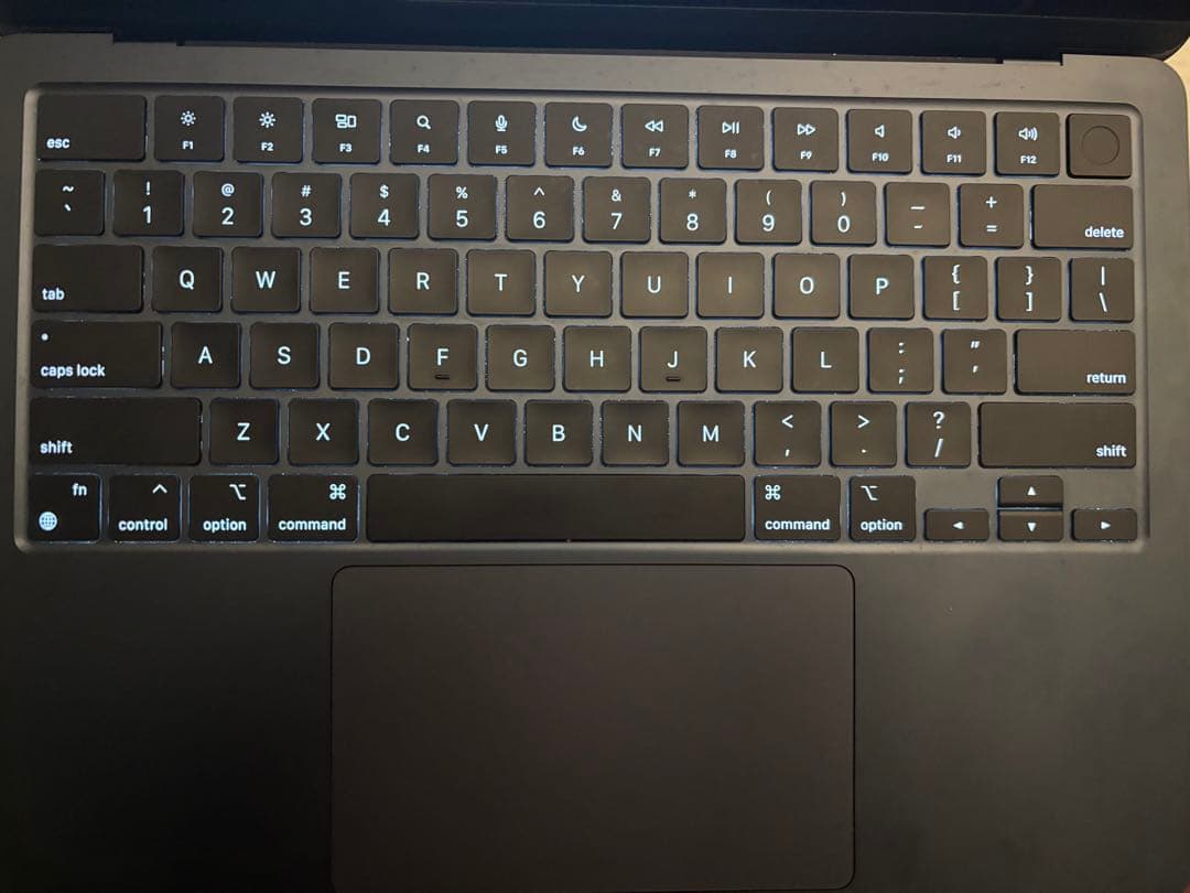 Apple MacBook 13インチ M2ミッドナイトブラック 2023年購入