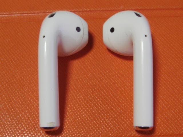 Apple AirPods イヤホン　充電ケース　セット