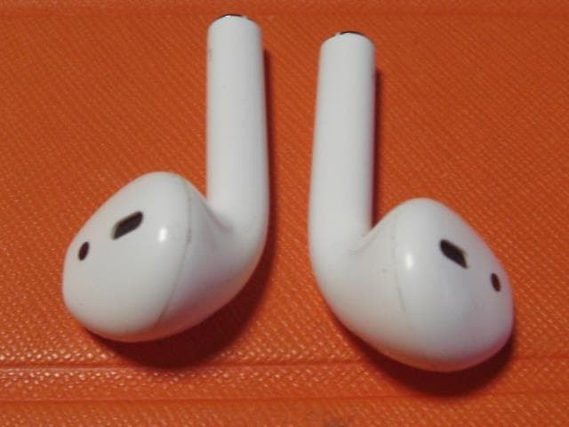 Apple AirPods イヤホン　充電ケース　セット