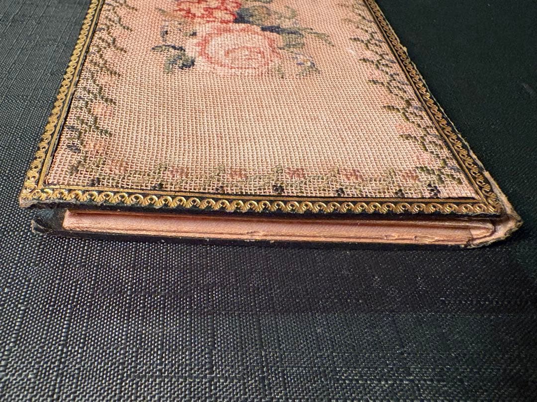 アンティーク、プチポワン（Petit Point）の手帳1820-1830頃製作