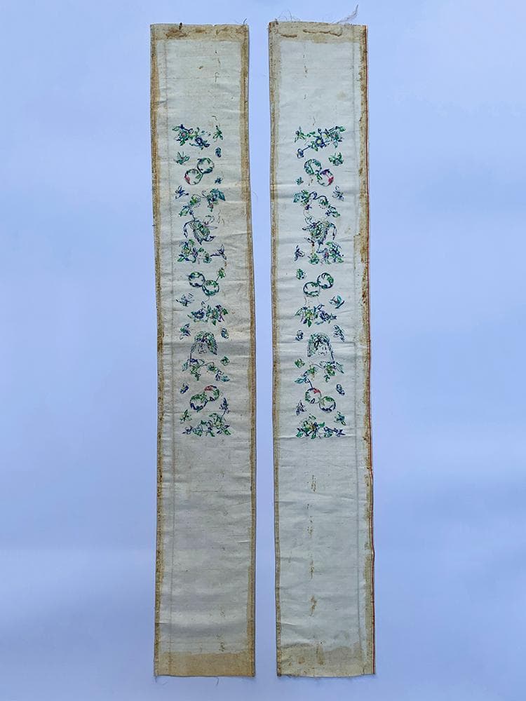 【繍】　★ 織繍 白色地花蝶紋挽袖 1対 ★　清代　花卉胡蝶 刺繍文様　明清繍品
