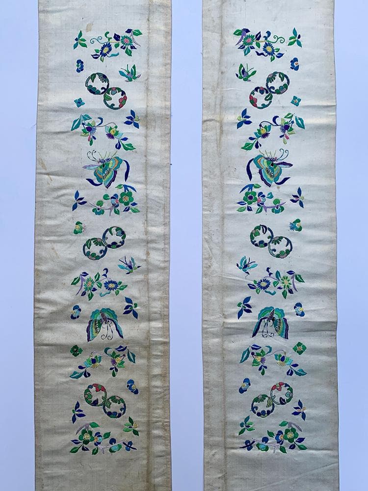 【繍】　★ 織繍 白色地花蝶紋挽袖 1対 ★　清代　花卉胡蝶 刺繍文様　明清繍品