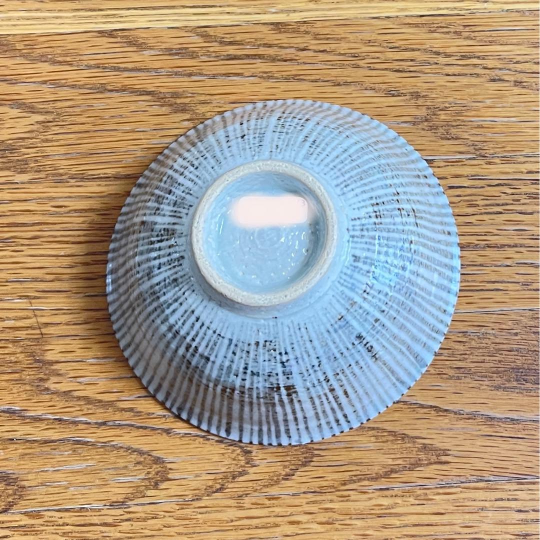 杉本寿樹さん作　灰釉　ご飯茶碗柄違い　２客