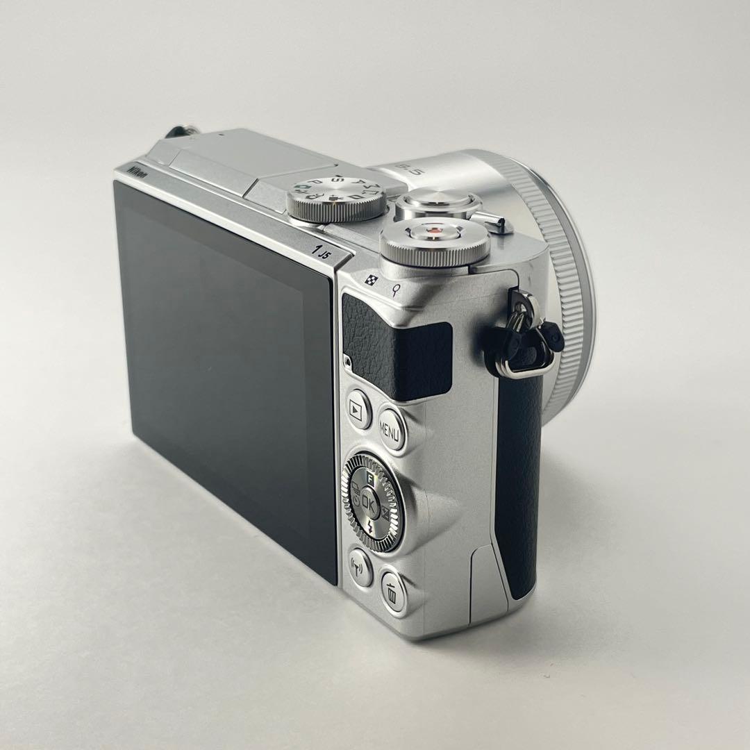 【極上美品・返品保証】Nikon1 J5 18.5mm単焦点レンズキット