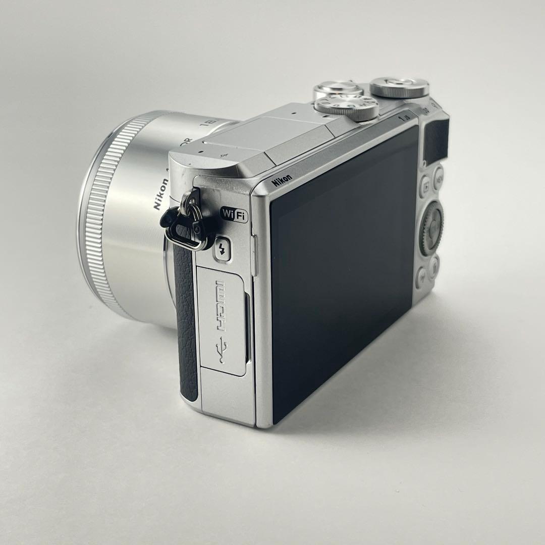 【極上美品・返品保証】Nikon1 J5 18.5mm単焦点レンズキット
