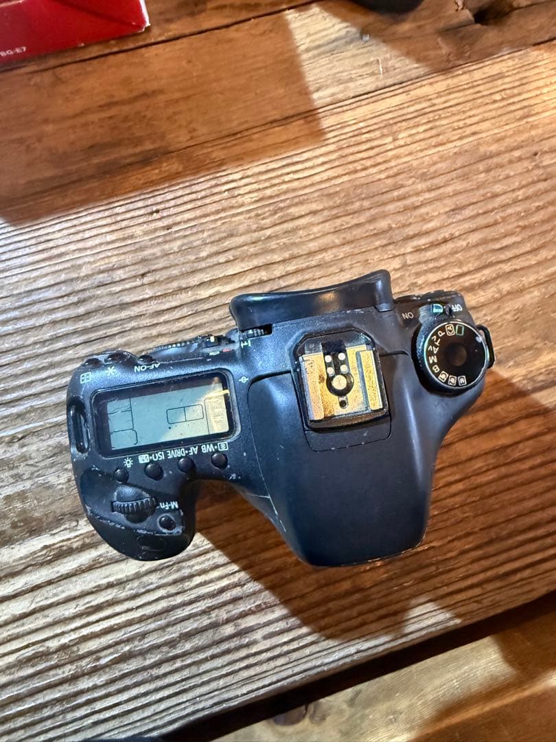 Canon EOS 7D &バッテリーグリップ。バッテリー、メモリーカードなし。