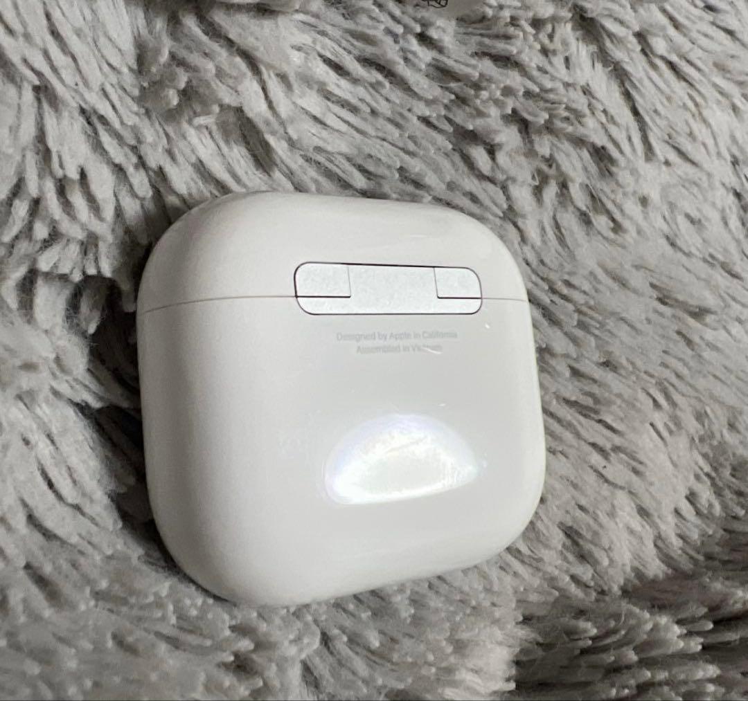 【明日発送可】AirPods 4 本体 ホワイト ノイズキャンセリング 無し