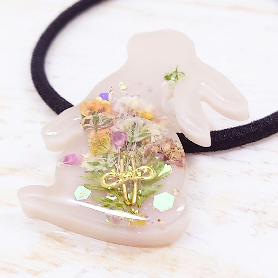 花束うさぎのヘアゴム❁ハンドメイド ミルクティー色 ベージュ リボン レジン 花