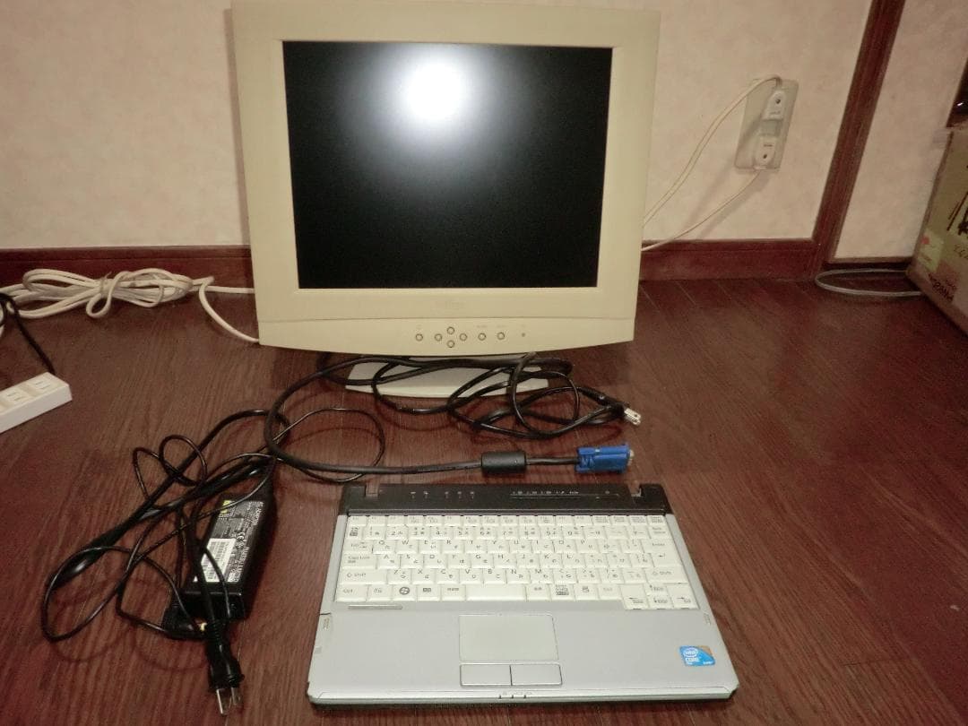ジャンク 富士通 P750/A Win10 ディスプレイセット