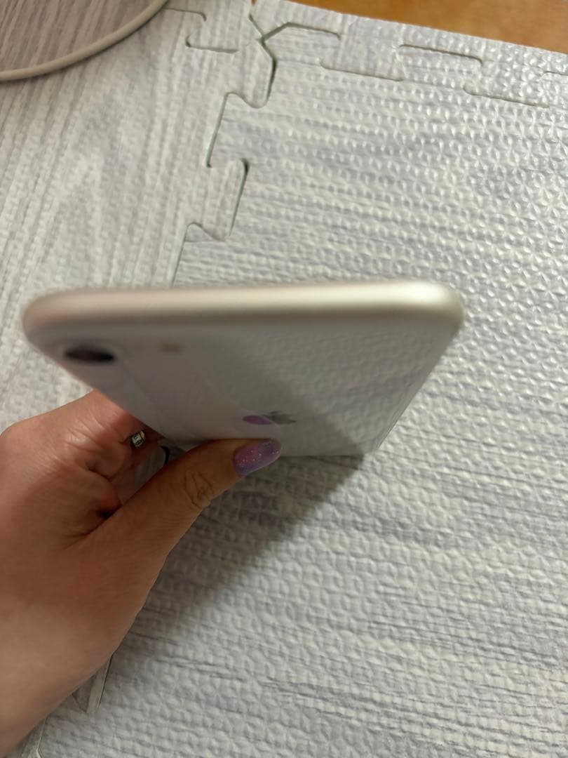 iPhone SE 第2世代128GB White SIMフリー