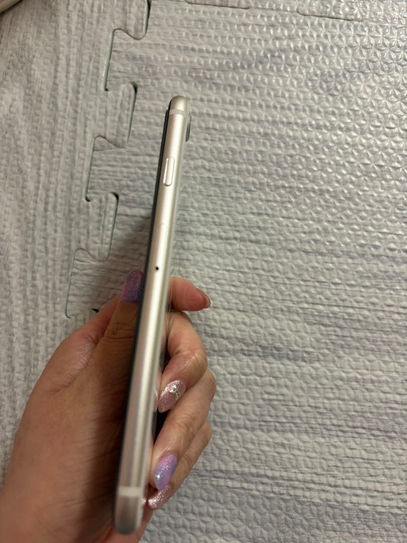 iPhone SE 第2世代128GB White SIMフリー