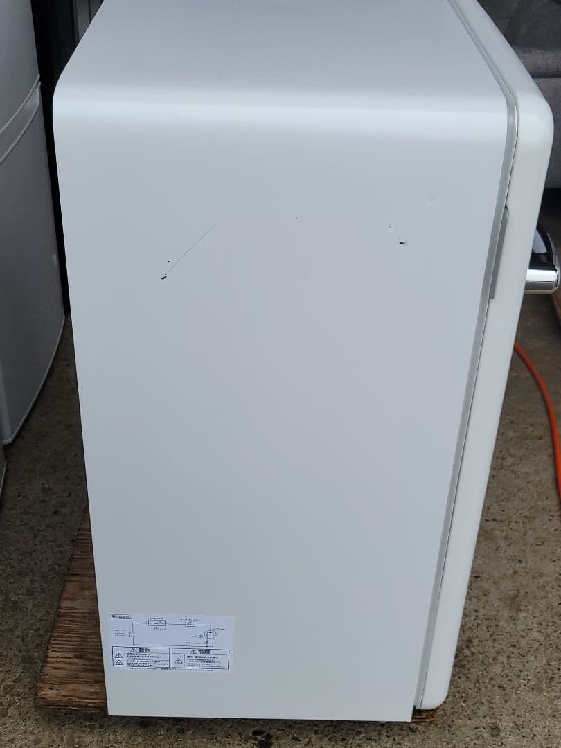 レトロ風 Comfee ノンフロン冷蔵庫 RCD93WHS 93L 2024年製