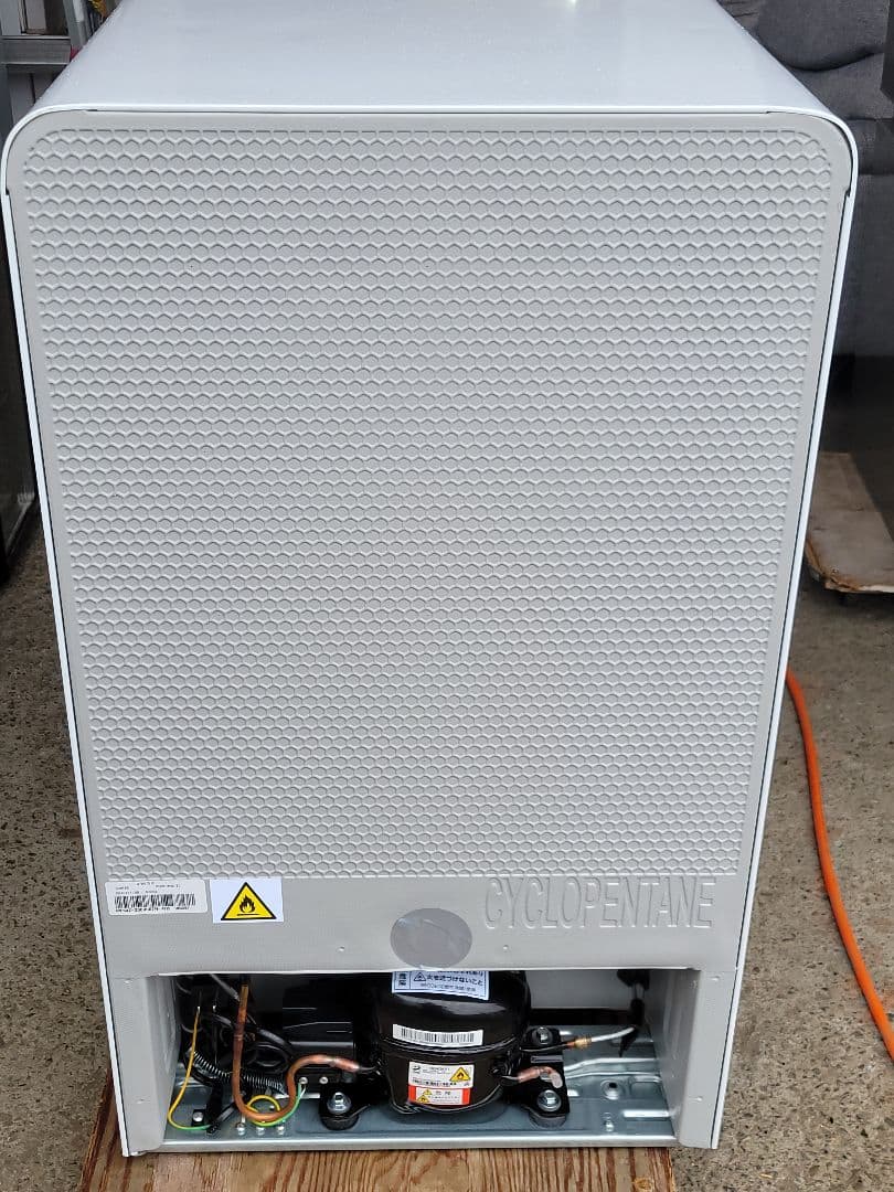 レトロ風 Comfee ノンフロン冷蔵庫 RCD93WHS 93L 2024年製