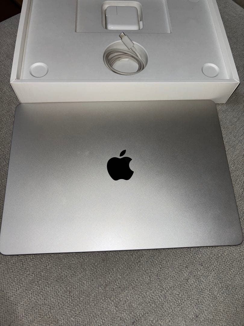 MacBook Air M2 2022 8GB 256GB 98%バッテリー