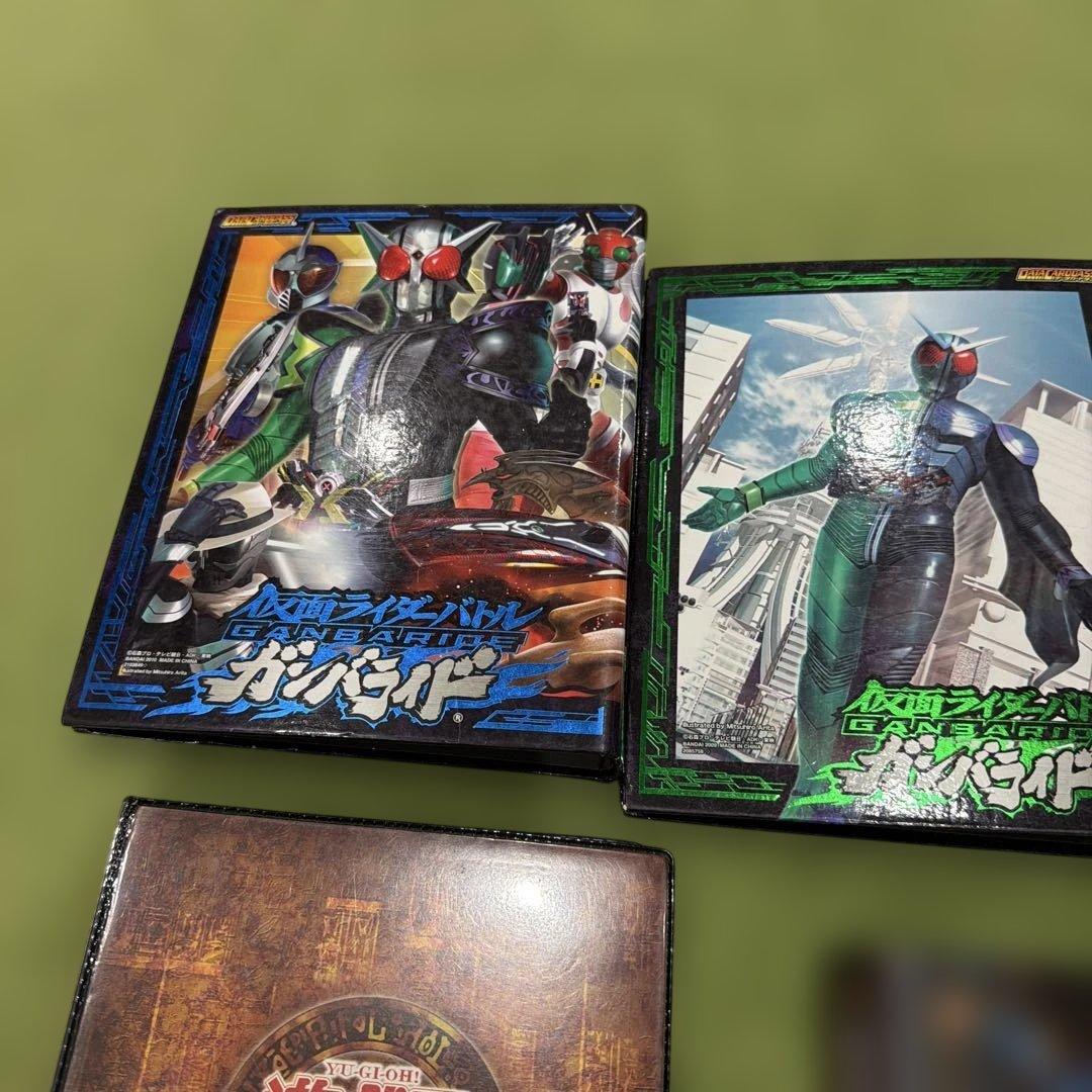 カードホルダーとカードスリーブ