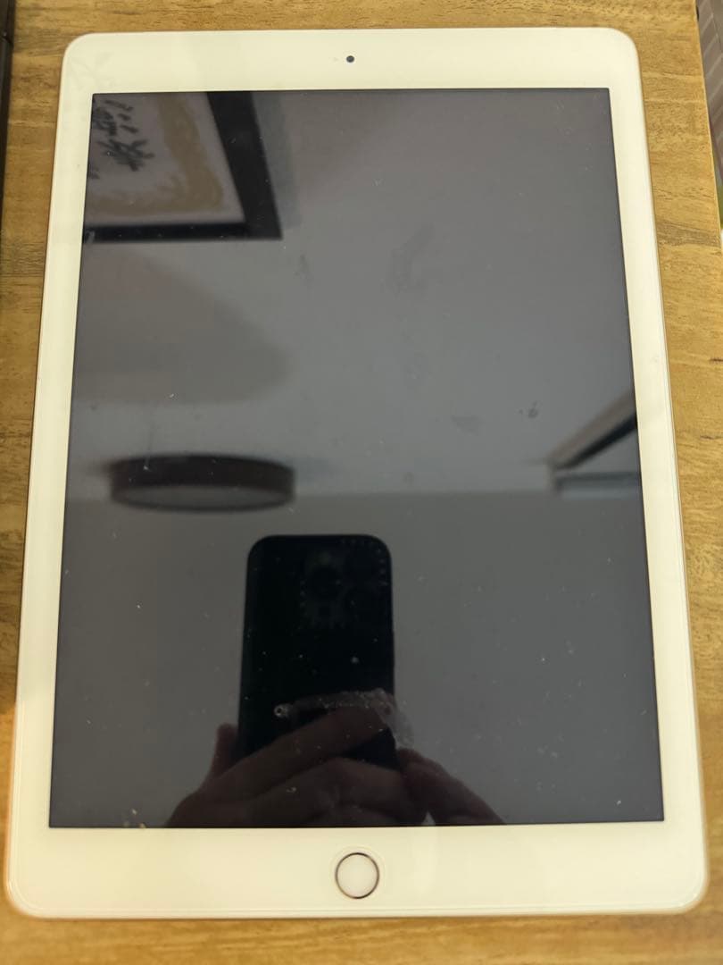 【美品】Apple iPad 5世代 Gold 128GB