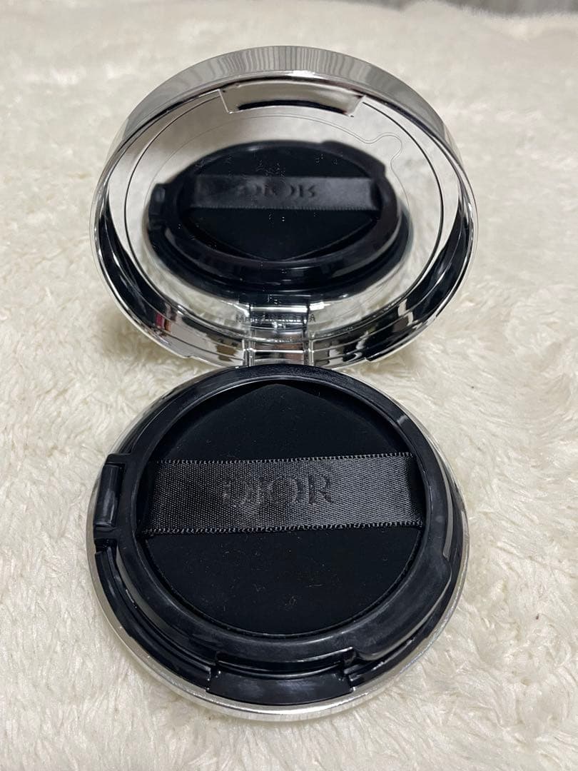 Dior フォーエバーハイドラグロウクッションファンデーション ケースシルバー