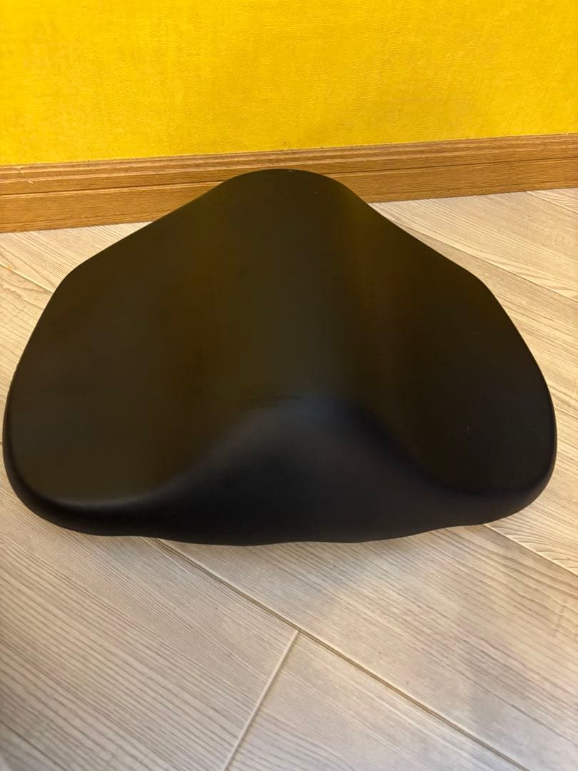 肩甲骨はがしピロー　ブラック　姿勢矯正器具　マッサージ　リラックス　ダイエット