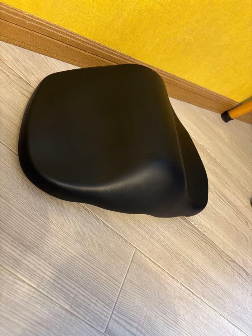 肩甲骨はがしピロー　ブラック　姿勢矯正器具　マッサージ　リラックス　ダイエット