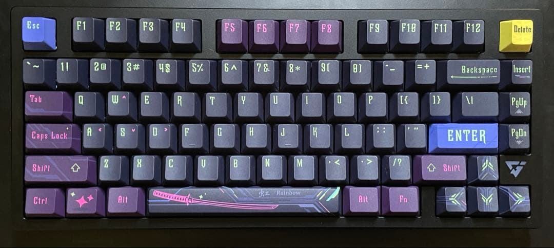 ATK RS7 PRO RGBキーボード本体