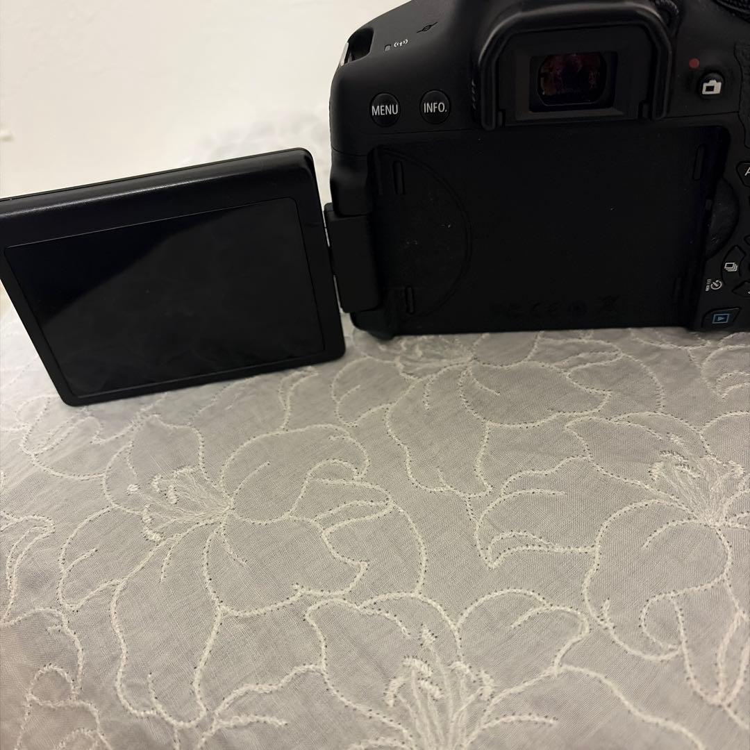Canon EOS Kiss X8i 一眼レフカメラ レンズなし