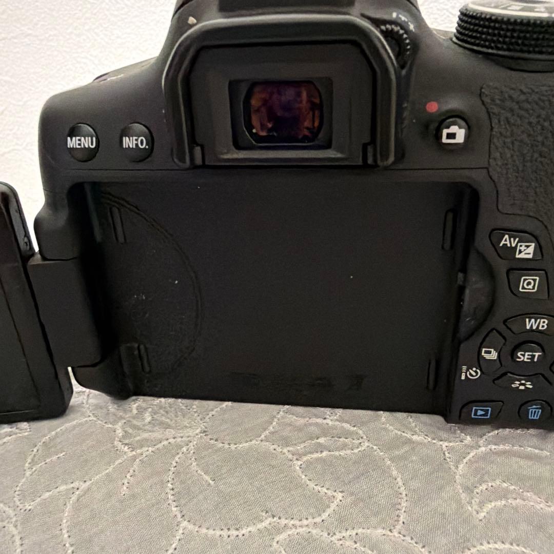 Canon EOS Kiss X8i 一眼レフカメラ レンズなし