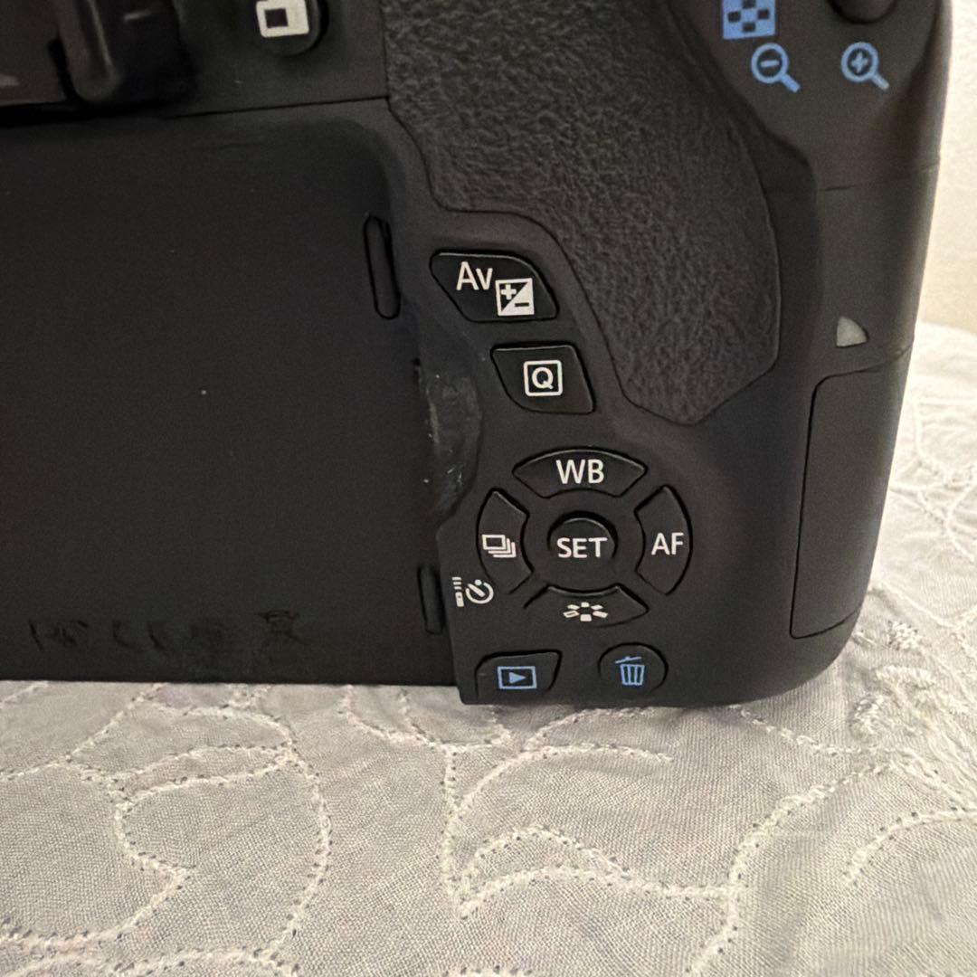 Canon EOS Kiss X8i 一眼レフカメラ レンズなし