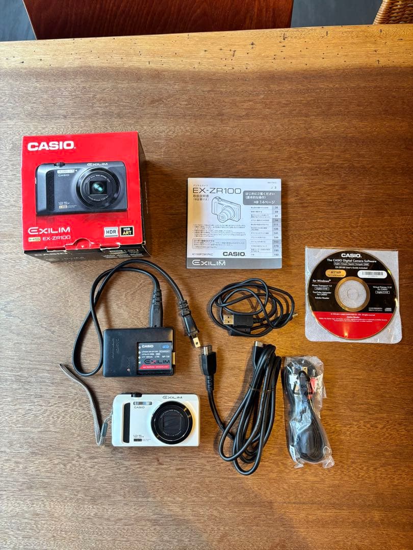 CASIO EXILIM EX-ZR100 ホワイト（箱付き）