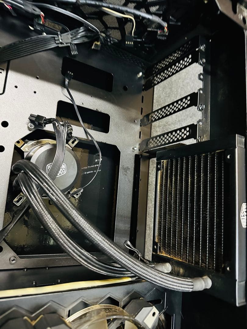 INWINケース+NEXT簡易水冷+750W電源+追加ファン