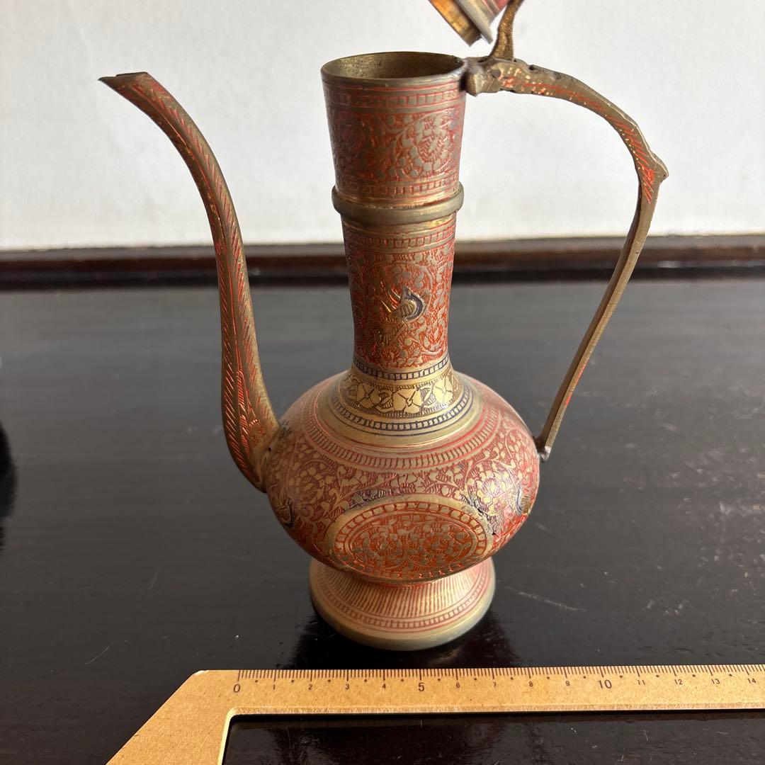 水差し　海外　中東　金属製ポット　アラビアンナイト　装飾品　美術品　イランイラク