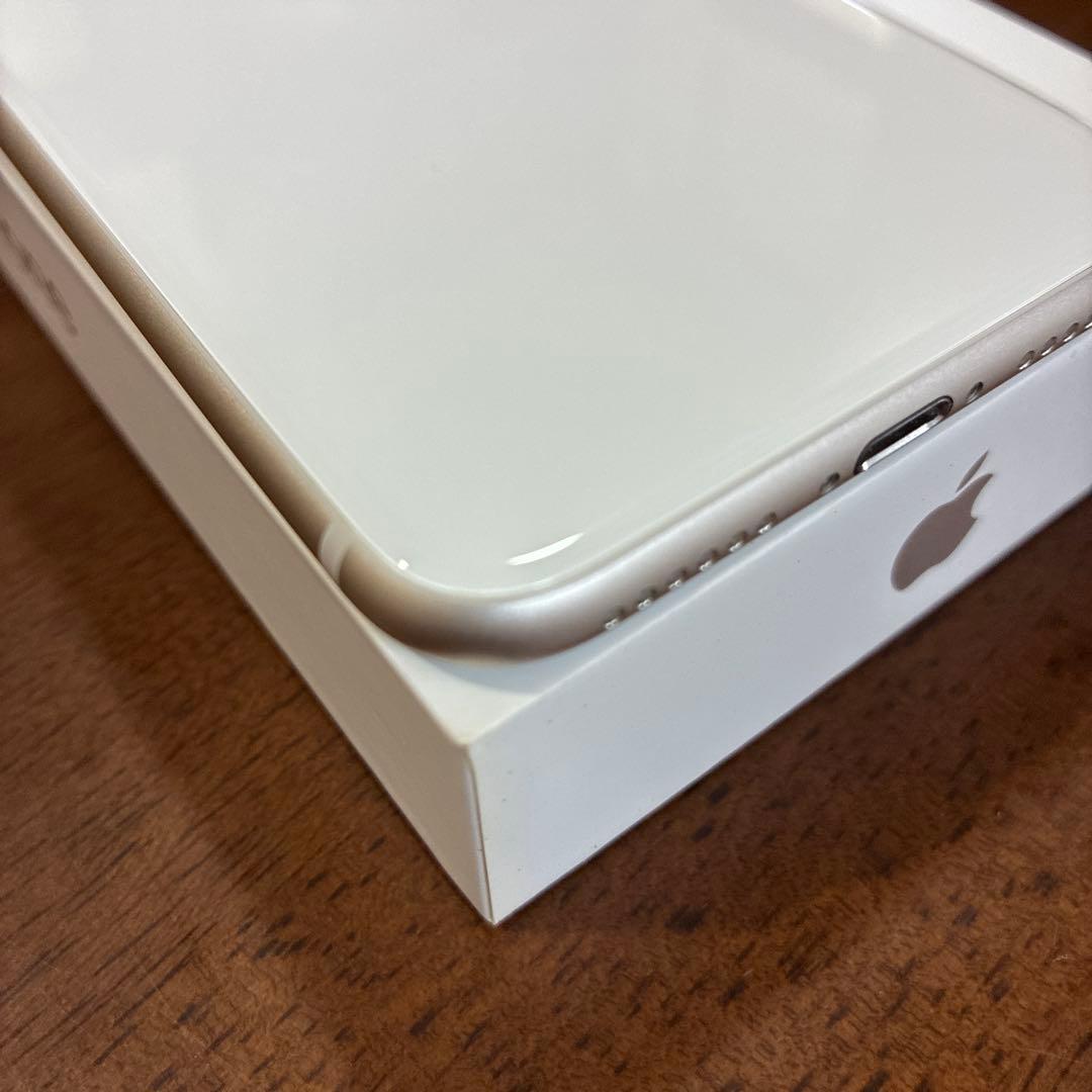 iPhone SE 第３世代 128GB スターライト バッテリー96%