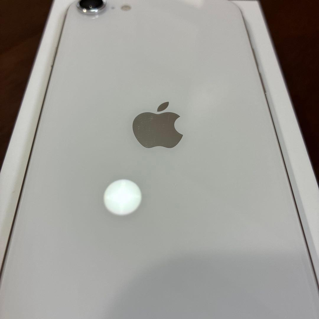 iPhone SE 第３世代 128GB スターライト バッテリー96%