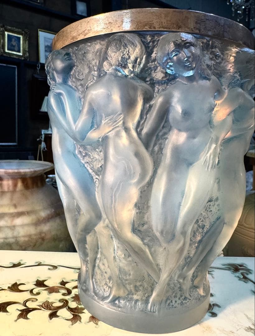 光を纏う巫女たち Lalique Bacchantes バコントゥ オパルセント