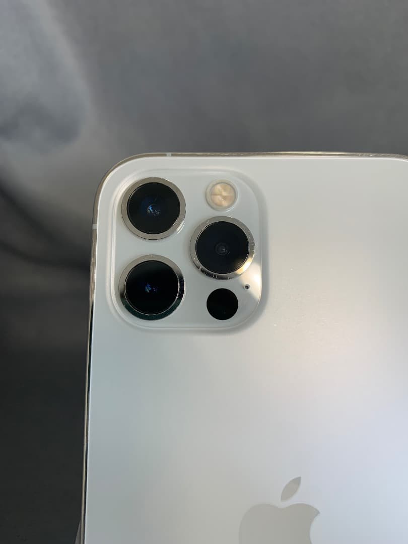 美品　国内版　SIMフリー　iPhone12 Pro 128GB シルバー色