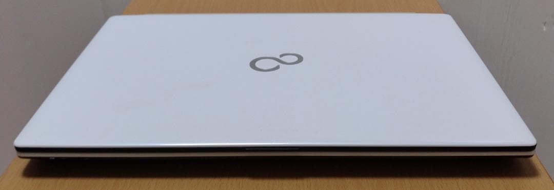 富士通 第11世代 Core i7 SSD256GB/メモリ８GB