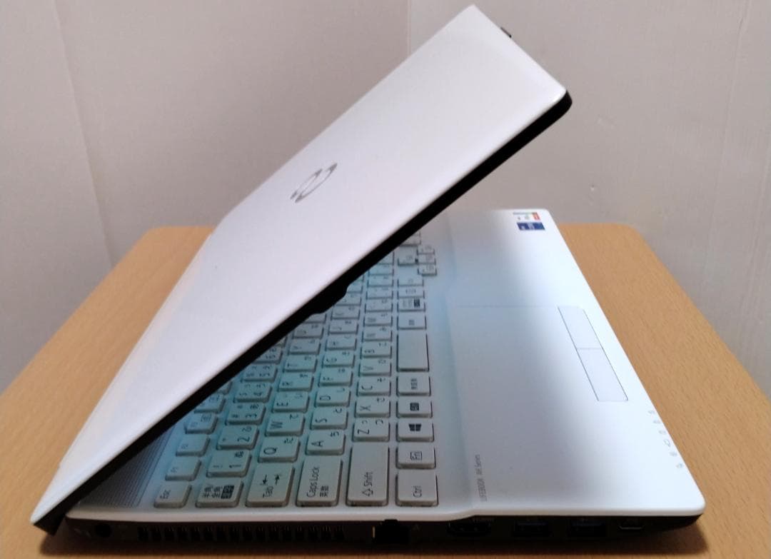 富士通 第11世代 Core i7 SSD256GB/メモリ８GB