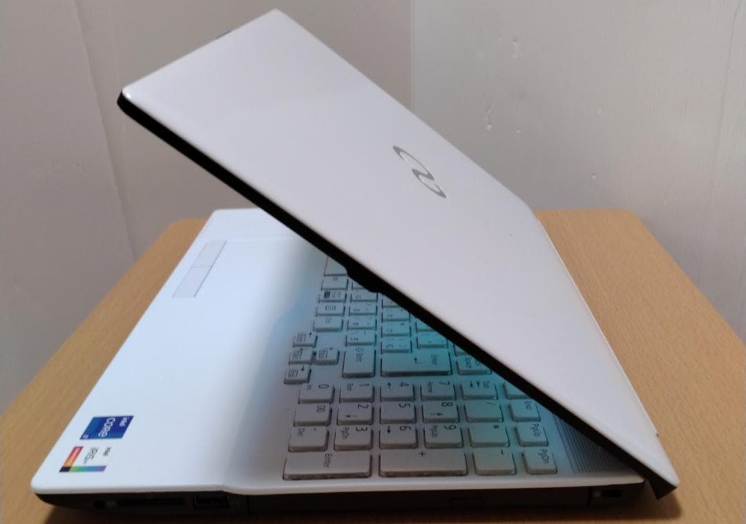 富士通 第11世代 Core i7 SSD256GB/メモリ８GB